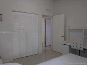 907 NE 199th St 204, Miami FL 33179