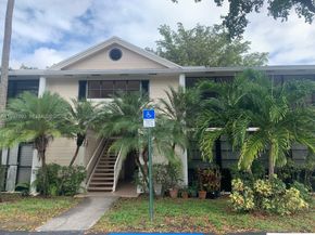 907 NE 199th St 204, Miami FL 33179