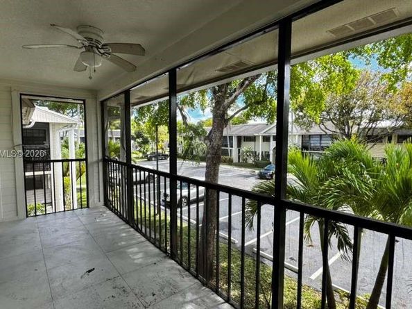907 NE 199th St 204, Miami FL 33179