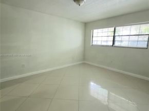 907 NE 199th St 204, Miami FL 33179