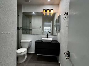 907 NE 199th St 204, Miami FL 33179