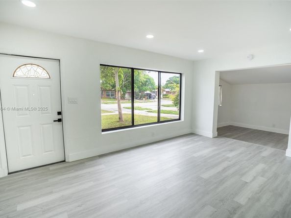 1873 NW 6th Ave, Pompano Beach FL 33060