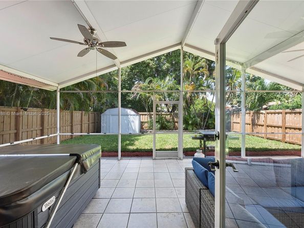 681 NE 34th St, Oakland Park FL 33334