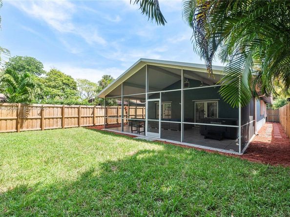 681 NE 34th St, Oakland Park FL 33334