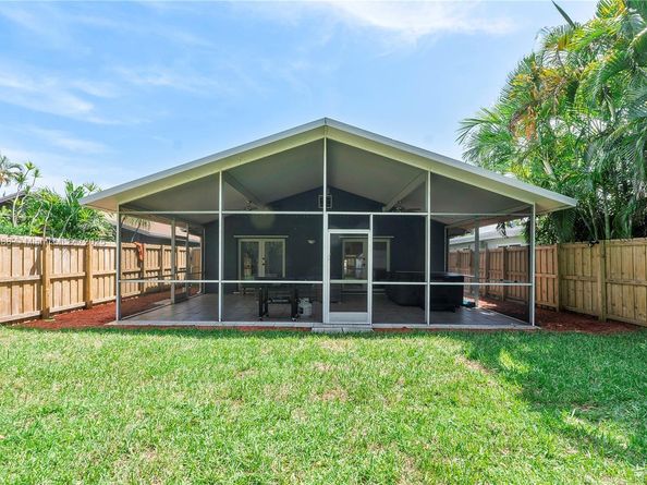 681 NE 34th St, Oakland Park FL 33334