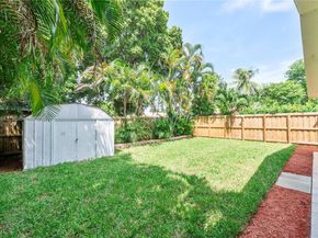 681 NE 34th St, Oakland Park FL 33334