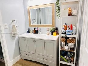 223 Lakeview Dr 204, Weston FL 33326