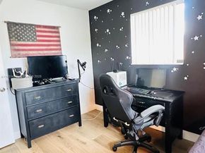 223 Lakeview Dr 204, Weston FL 33326