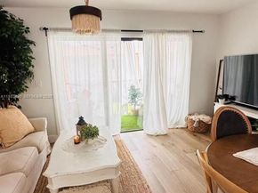 223 Lakeview Dr 204, Weston FL 33326