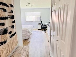 223 Lakeview Dr 204, Weston FL 33326