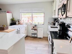 223 Lakeview Dr 204, Weston FL 33326