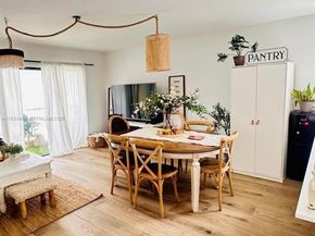 223 Lakeview Dr 204, Weston FL 33326