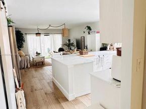 223 Lakeview Dr 204, Weston FL 33326