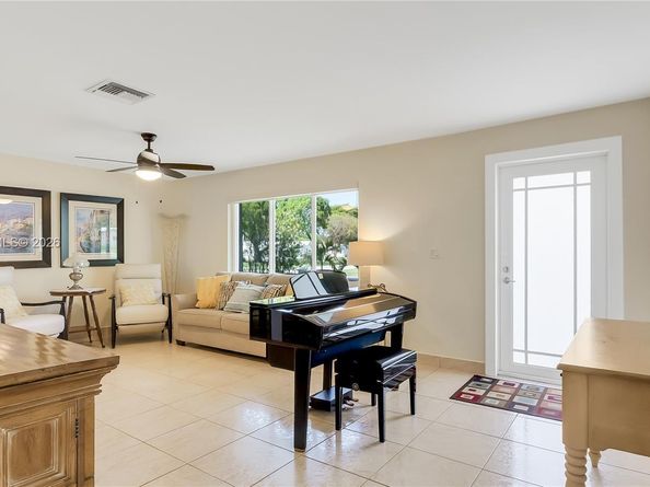 1621 NW 85th Way, Plantation FL 33322