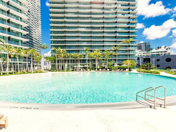 650 NE 32 3302, Miami FL 33137