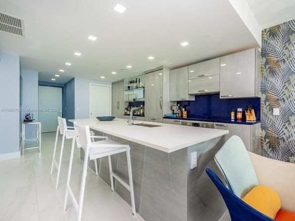 650 NE 32 3302, Miami FL 33137