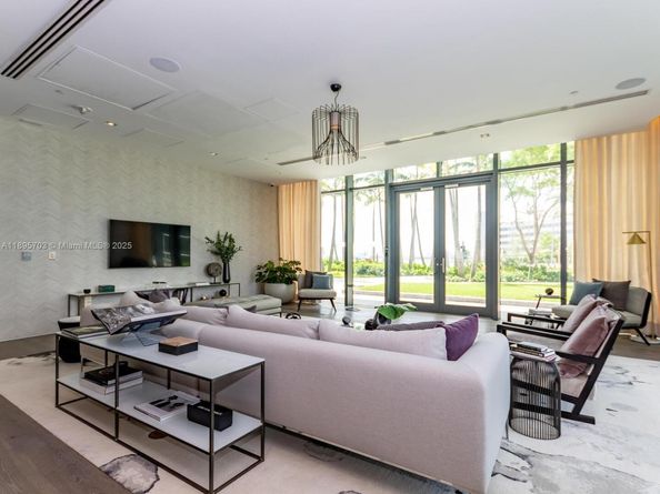 650 NE 32 3302, Miami FL 33137