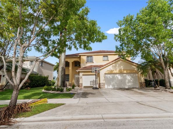 1095 Chenille Cir, Weston FL 33327