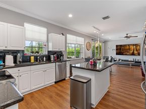 1095 Chenille Cir, Weston FL 33327