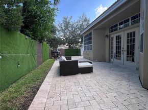 1371 Bayview Cir, Weston FL 33326