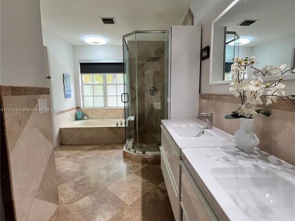 1371 Bayview Cir, Weston FL 33326
