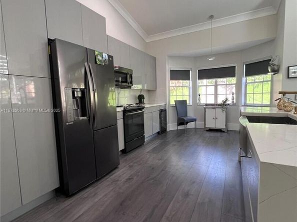 1371 Bayview Cir, Weston FL 33326