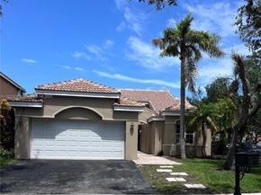1371 Bayview Cir, Weston FL 33326