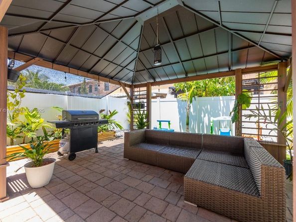 3427 W 89th Ter, Hialeah FL 33018