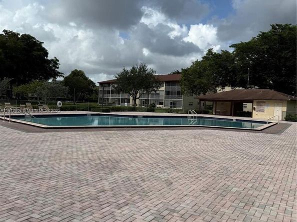 13300 SW 1st St 109O, Pembroke Pines FL 33027