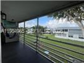 279 Markham M M, Deerfield Beach FL 33442