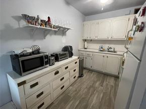 279 Markham M M, Deerfield Beach FL 33442