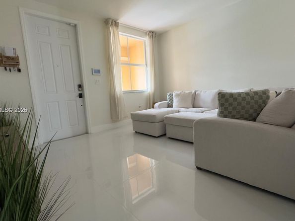 949 NE 42nd Ave, Homestead FL 33033