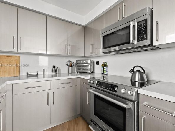 2475 Brickell Ave 2002, Miami FL 33129