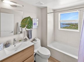 2475 Brickell Ave 2002, Miami FL 33129