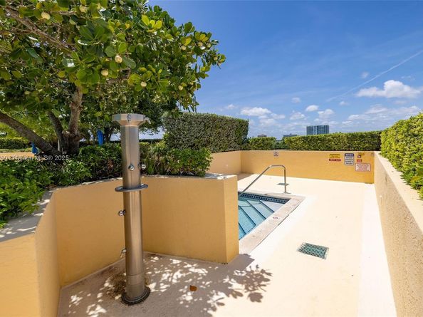 2475 Brickell Ave 2002, Miami FL 33129