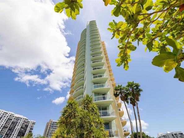 2475 Brickell Ave 2002, Miami FL 33129