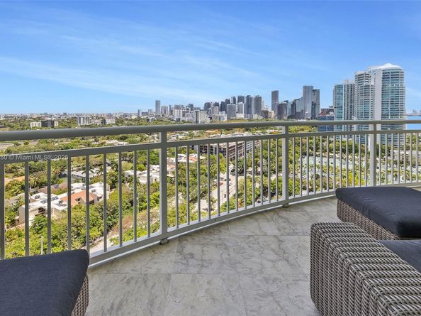 2475 Brickell Ave 2002, Miami FL 33129