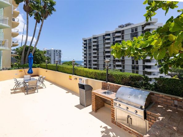 2475 Brickell Ave 2002, Miami FL 33129