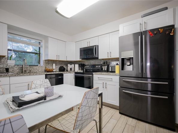 16100 Golf Club Rd 202, Weston FL 33326