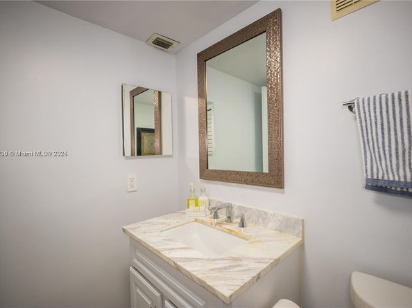 16100 Golf Club Rd 202, Weston FL 33326