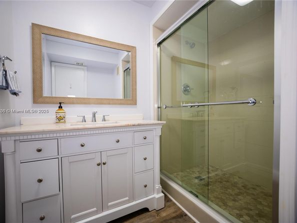 16100 Golf Club Rd 202, Weston FL 33326