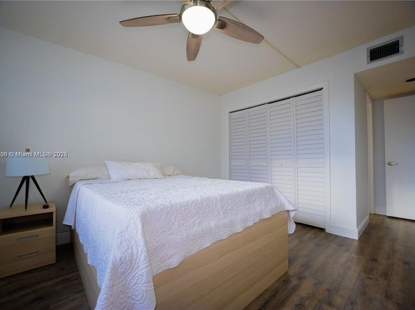 16100 Golf Club Rd 202, Weston FL 33326