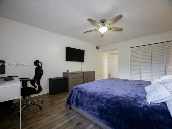 16100 Golf Club Rd 202, Weston FL 33326