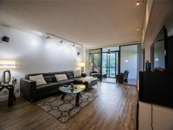 16100 Golf Club Rd 202, Weston FL 33326