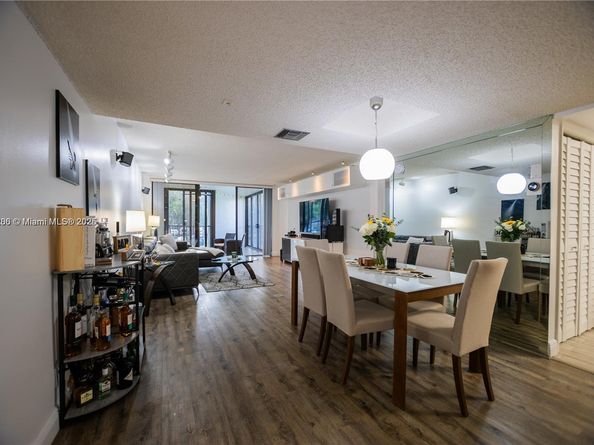 16100 Golf Club Rd 202, Weston FL 33326