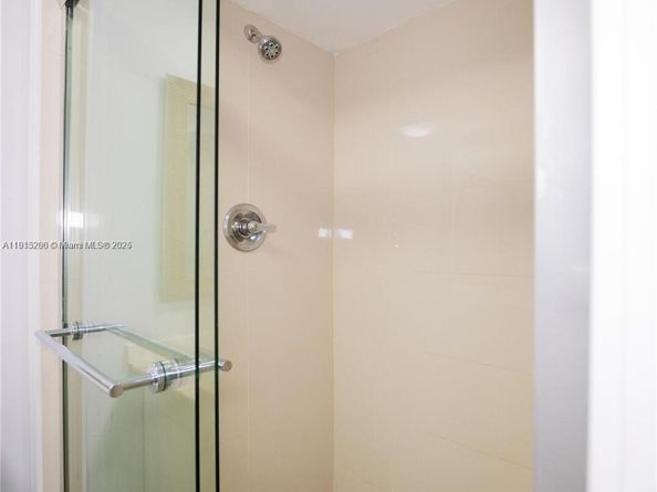 16100 Golf Club Rd 202, Weston FL 33326