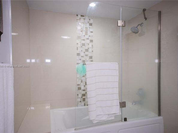 16100 Golf Club Rd 202, Weston FL 33326