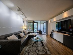 16100 Golf Club Rd 202, Weston FL 33326