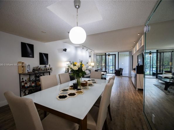 16100 Golf Club Rd 202, Weston FL 33326