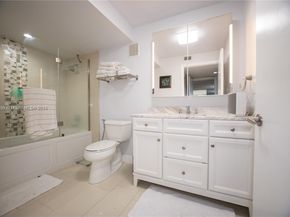 16100 Golf Club Rd 202, Weston FL 33326